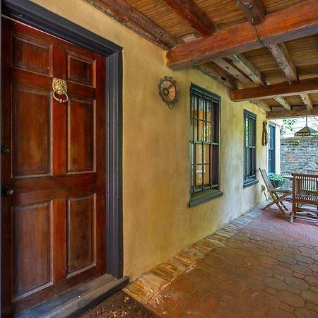 The Most Charming Old Brick Alley In Charleston Exterior photo