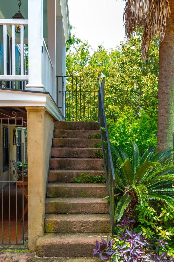 The Most Charming Old Brick Alley In Charleston Exterior photo