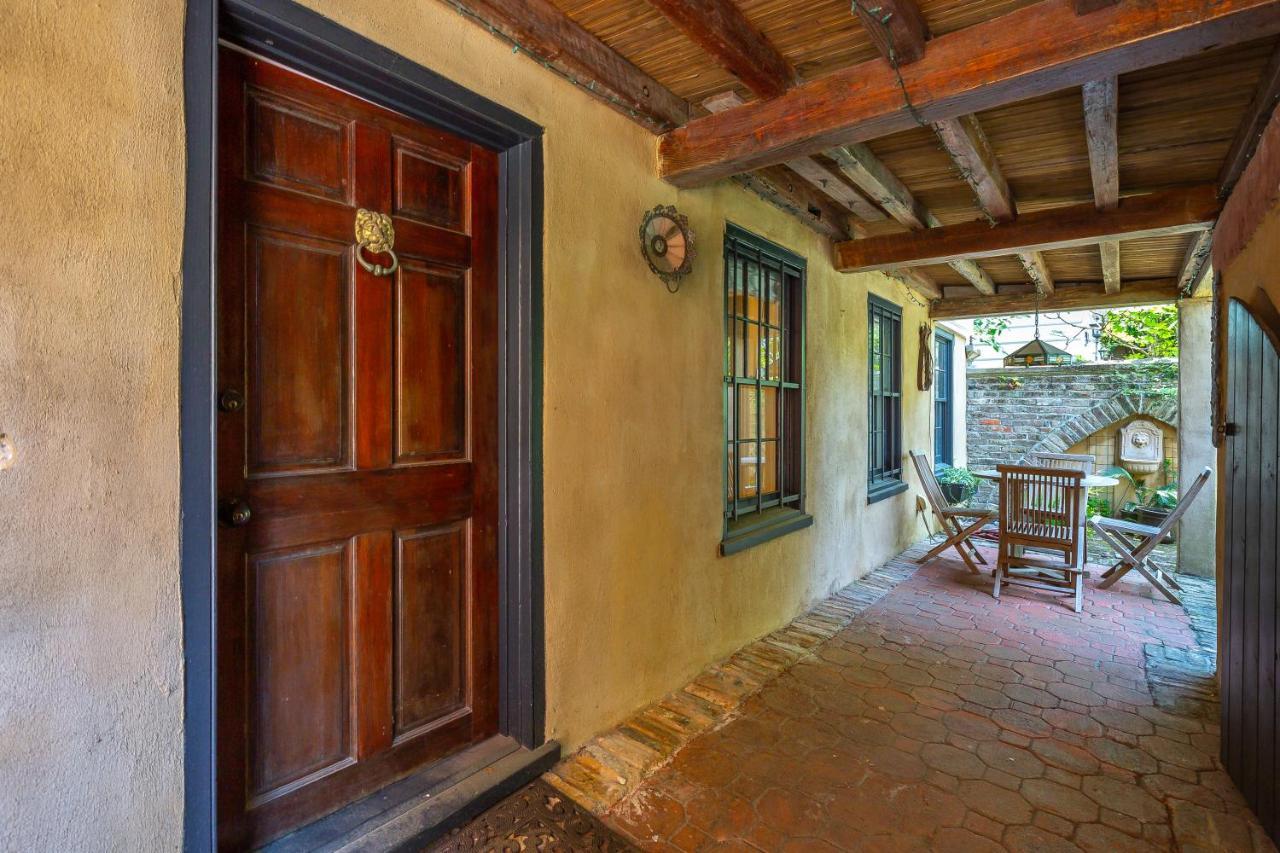 The Most Charming Old Brick Alley In Charleston Exterior photo