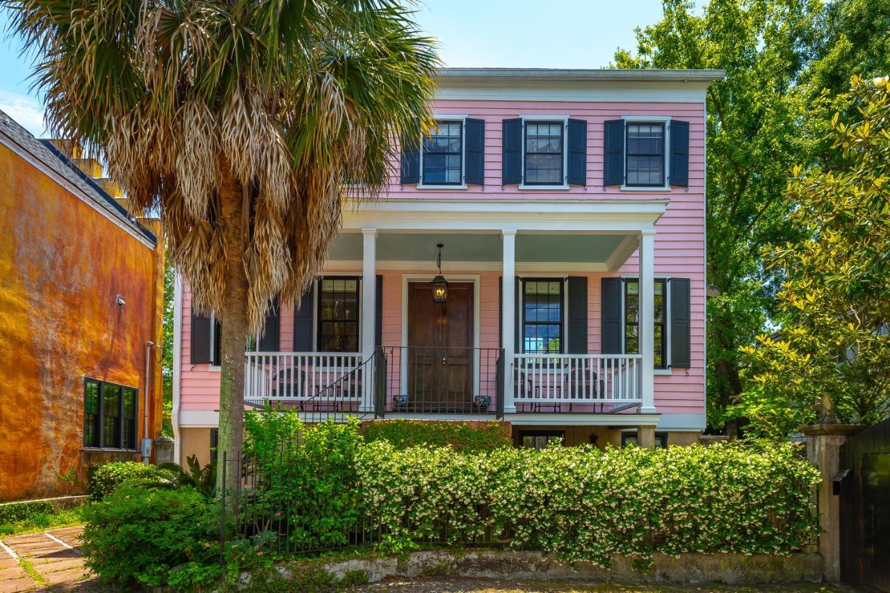 The Most Charming Old Brick Alley In Charleston Exterior photo